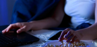 The sleep loss is linked with nighttime snacking, junk food cravings, obesity, diabetes