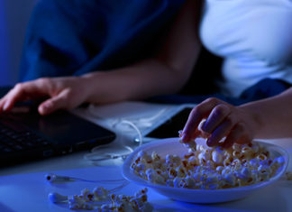 The sleep loss is linked with nighttime snacking, junk food cravings, obesity, diabetes