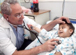 Bambini palestinesi e siriani curati gratis in Israele