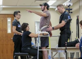 Mayo Clinic in Minnesota : implant helps paralysed man walk again