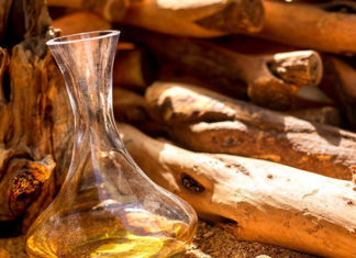 Researchers has found that applying sandalwood to the scalp can prolong human hair growth