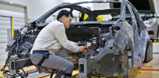 Hyundai Vest Exoskeleton (H-VEX) : The machine vest will support the upper body and protect neck and shoulder muscles