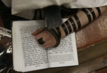 Researchers suggests Jewish men who practice wearing tefillin may receive cardiovascular health benefits