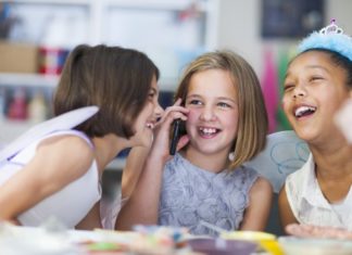 People who have fond memories of childhood, specifically their relationships with their parents, tend to have better health