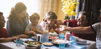Study has revealed that teenagers and young adults who sit down for family dinners are more likely to have healthier eating habits