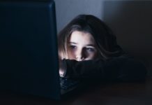 According to researchers, social media use in young women can have a negative impact on the way they view their own bodies and appearance