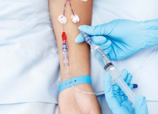 Intravenously administering antibiotics to children at home is as effective and safe as hospital treatment