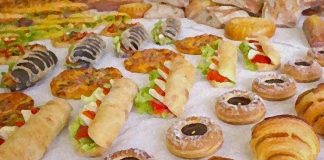 Foods that have less explicitly textured surfaces are perceived to be tastier but not healthier