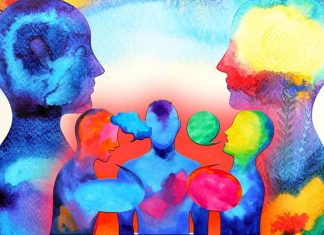 Why do people on the autism spectrum have difficulty interpreting facial expressions?