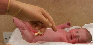 Being born to term with a weight lower than 3.5 kilos is related to a higher risk of developing neurodevelopmental problems